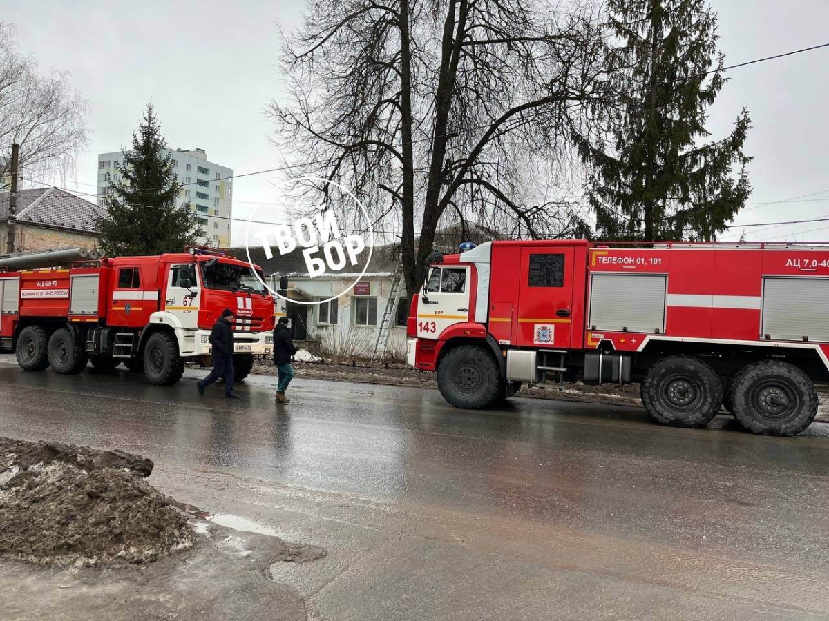 На Стекольном горит городская баня