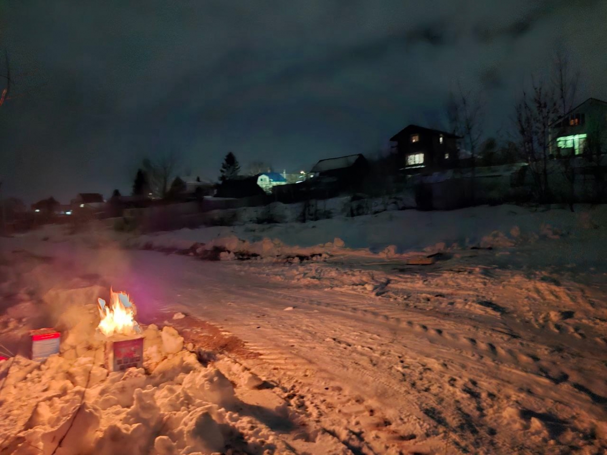 Салют, запущенный соседями, знатно напугал владельцев деревянных строений в Борском районе
