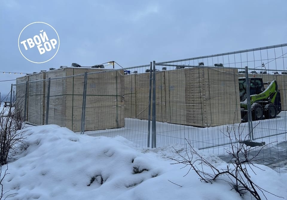 Что за контейнеры стоят у канатки?