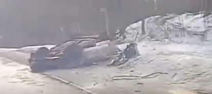 Перевёрнутый автомобиль лежал на Майдане