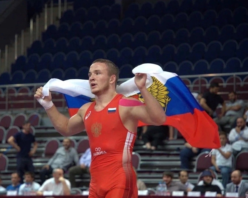 Евгений Байдусов вышел в финал первенства Европы по греко-римской борьбе
