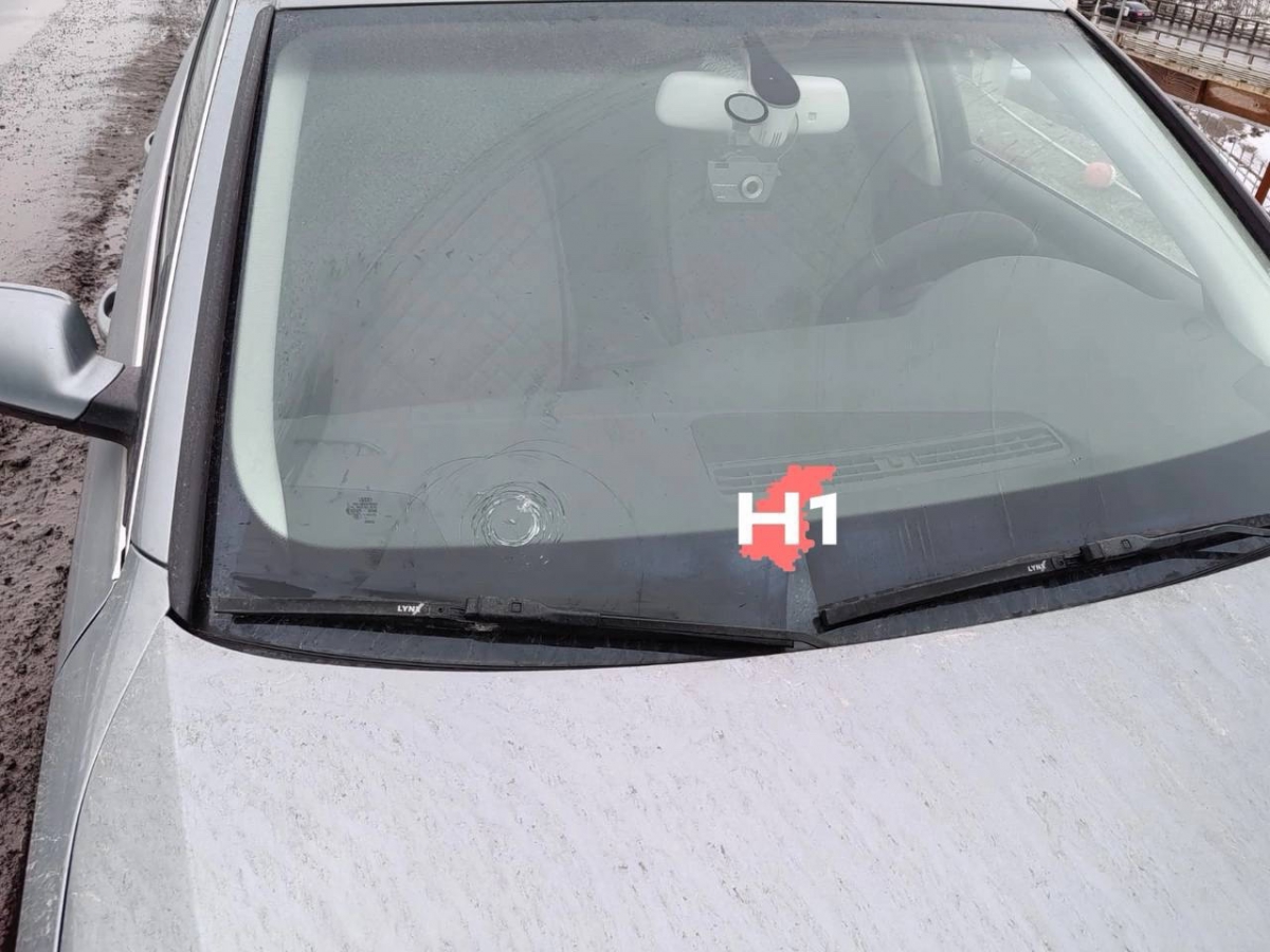 На Борском мосту водителю прилетел кусок бетона в лобовое стекло