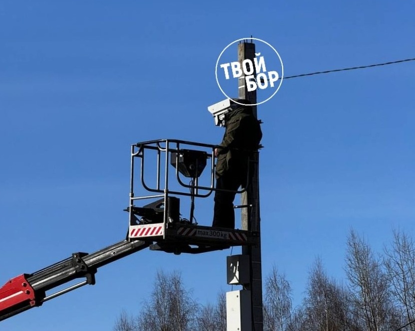 Прямо на перекрёстке в Сошниках устанавливают камеру