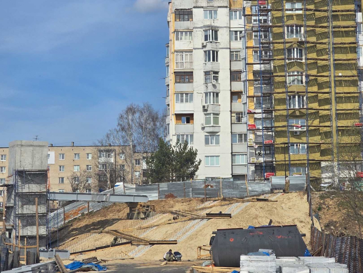 Лестница у парковки. Фото для истории