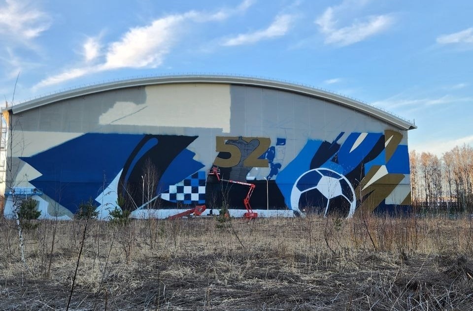 Футбольный манеж на Красногорке преображается