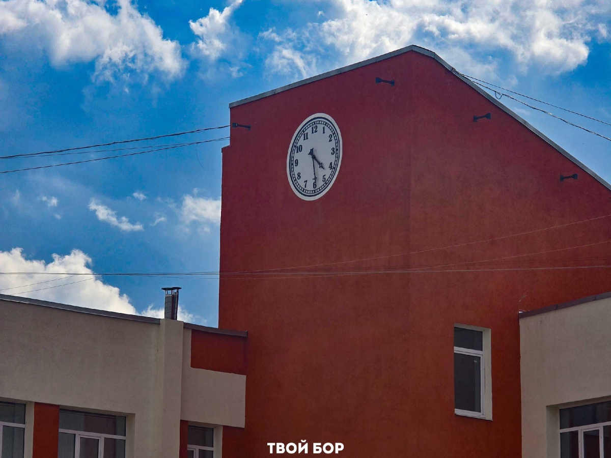 На Бору встали главные городские часы