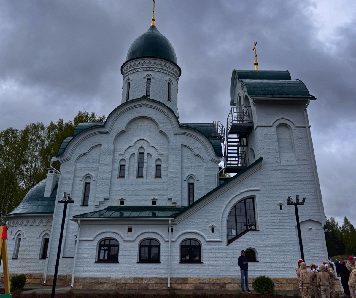 В деревне Юрасово проходит Великое освящение храма в честь Георгия Победоносца
