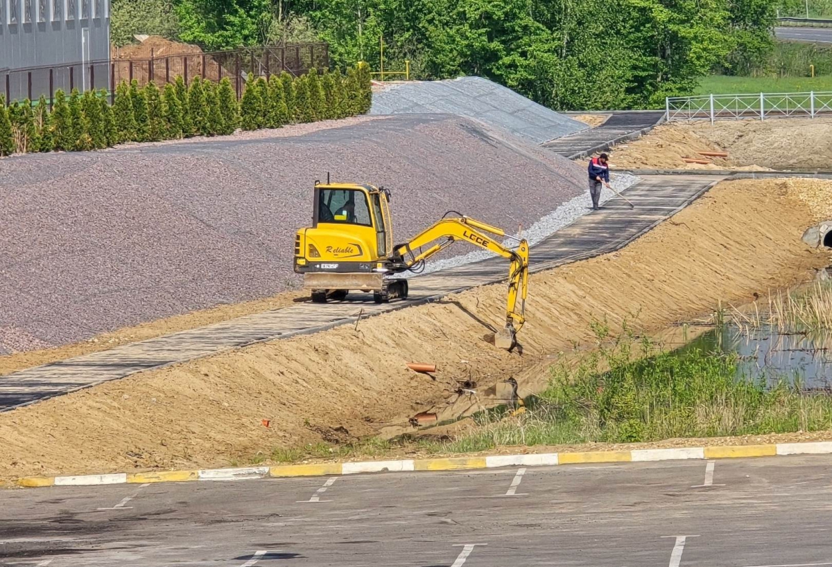 Новые пешеходные дорожки к новому причалу напротив Сергиевской слободы практически готовы