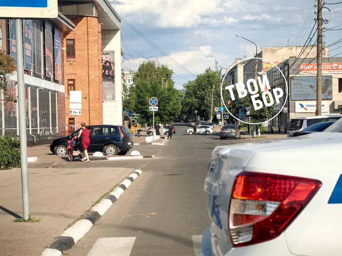 ЧП у торгового центра Зеркало