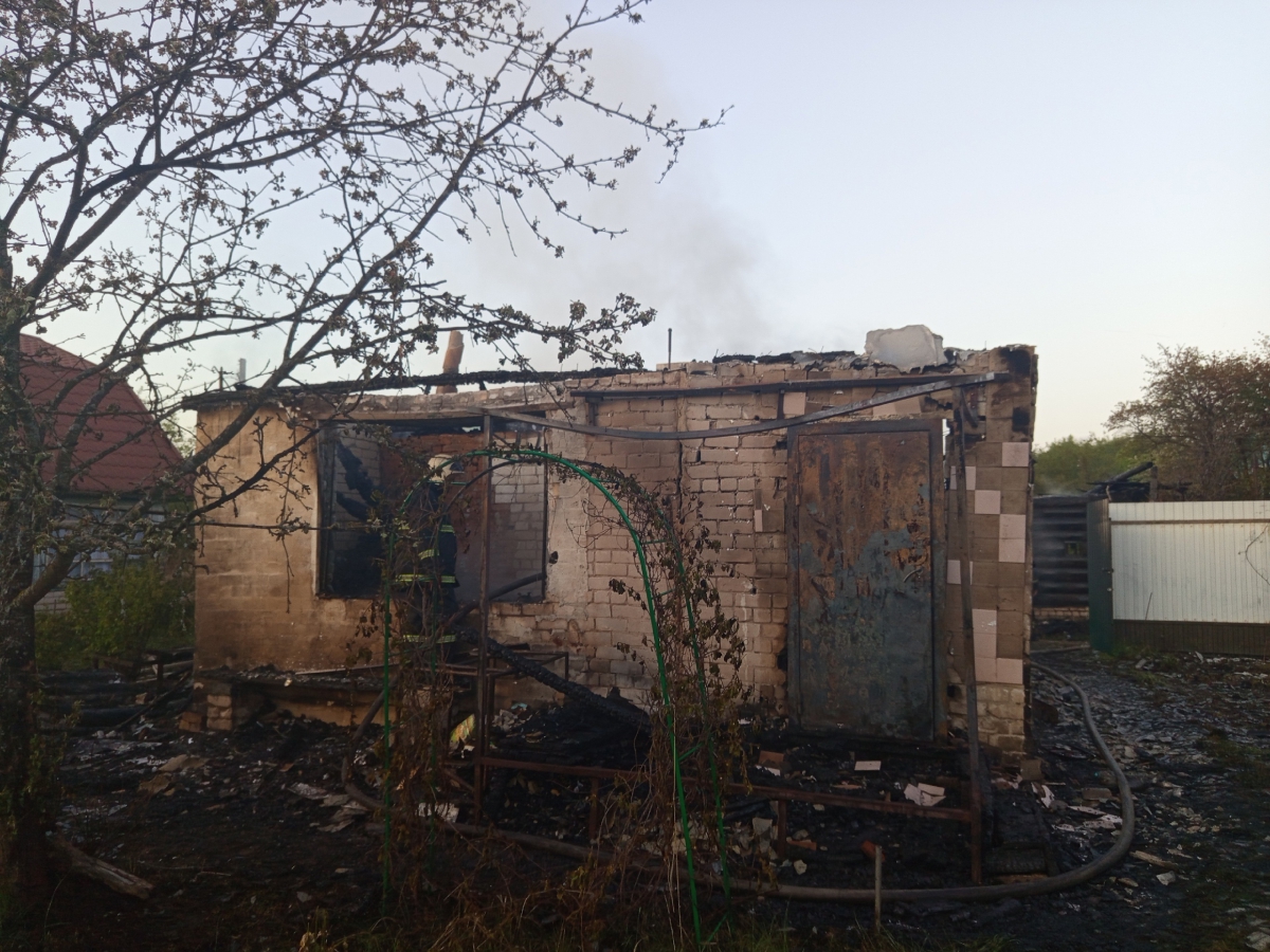 На Бору произошел пожар в садовом доме