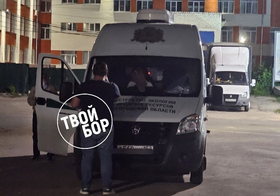 Ночью на Бору побывала машина Министерства экологии