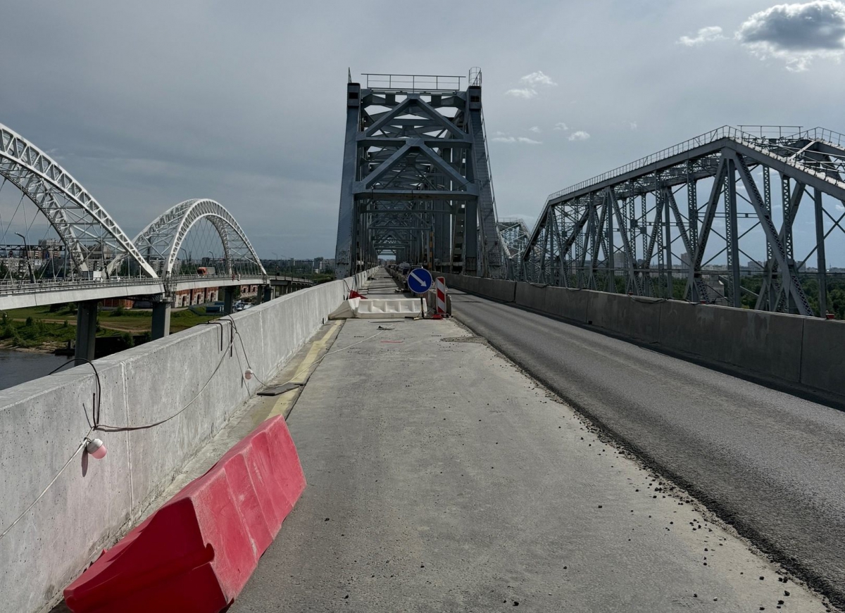 Подрядчик, который бросил на середине ремонт Борского моста, также бросил и жителей 27-этажного треснувшего дома