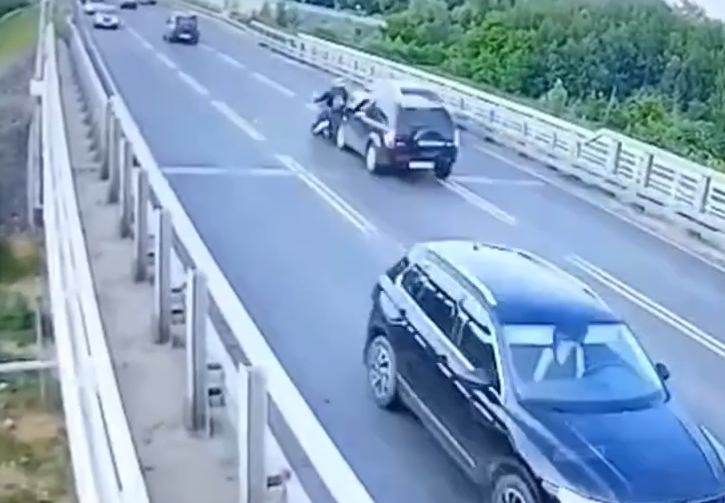 Момент смертельной аварии на Борском мосту