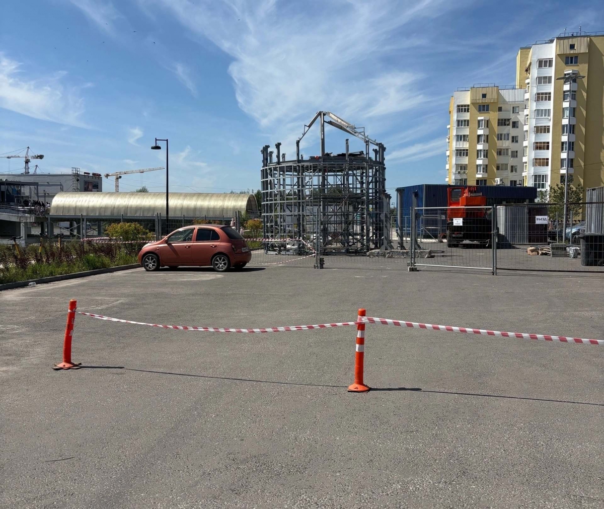 Уже началась установка большого арт-объекта