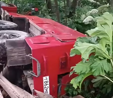 Мост развалился во время проезда пожарной машины