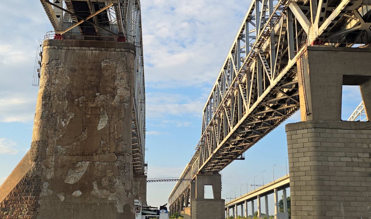 Подписчик задался вопросом про состояние уже открытой полосы старого Борского моста