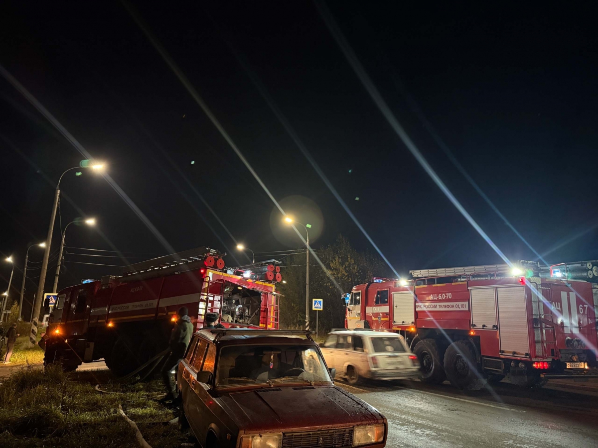 МЧС про пожар на Стекольном