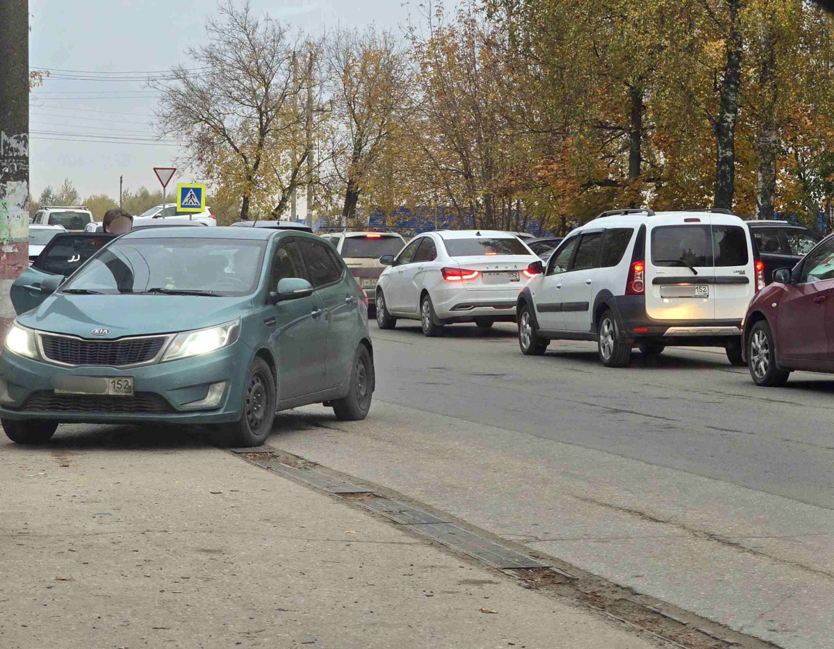 За езду с выданными в 2025 году номерами без флага России грозит штраф