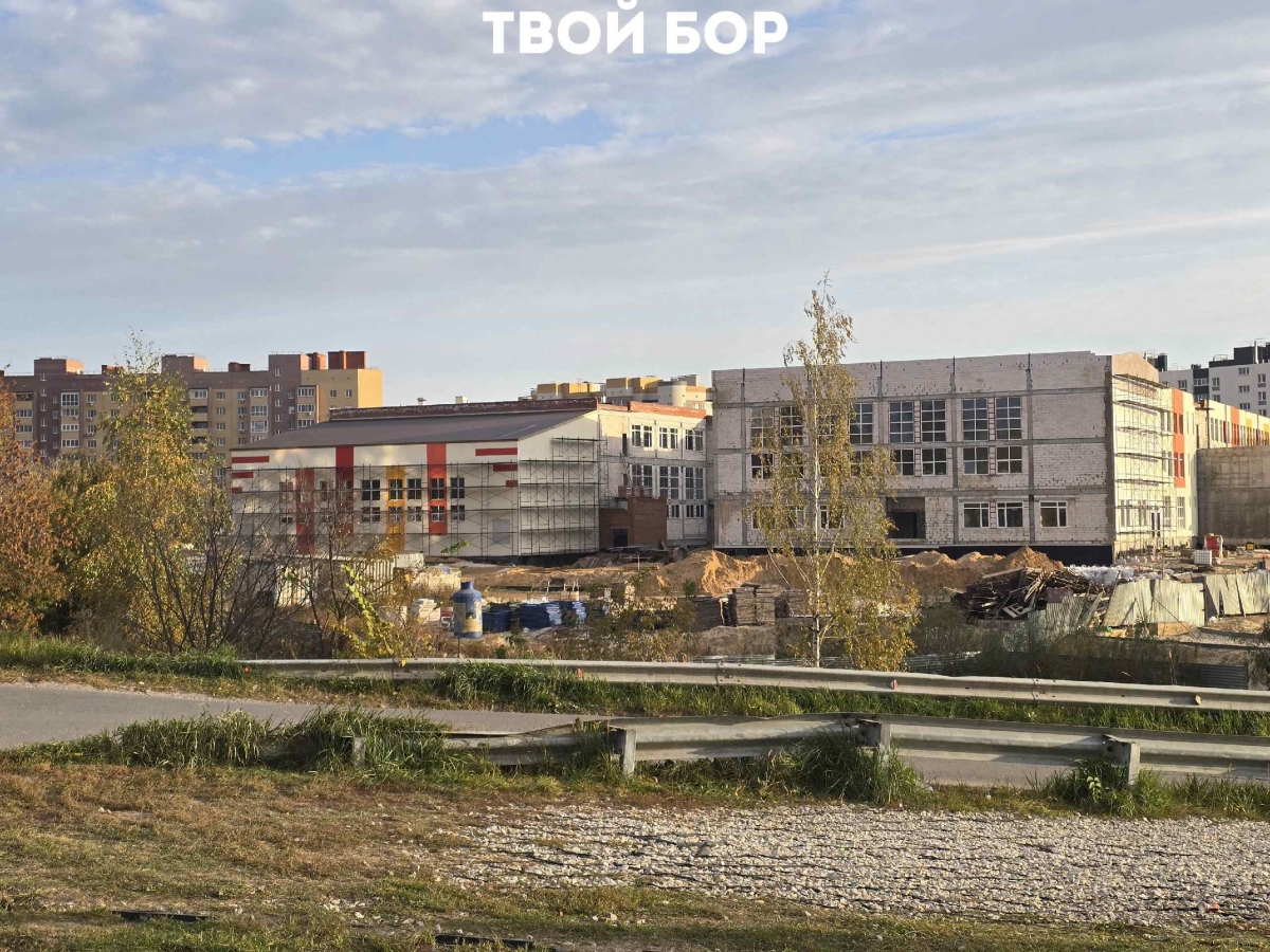 Школу на Намыве будет достраивать компания, которая через дорогу строит школу имени Негина