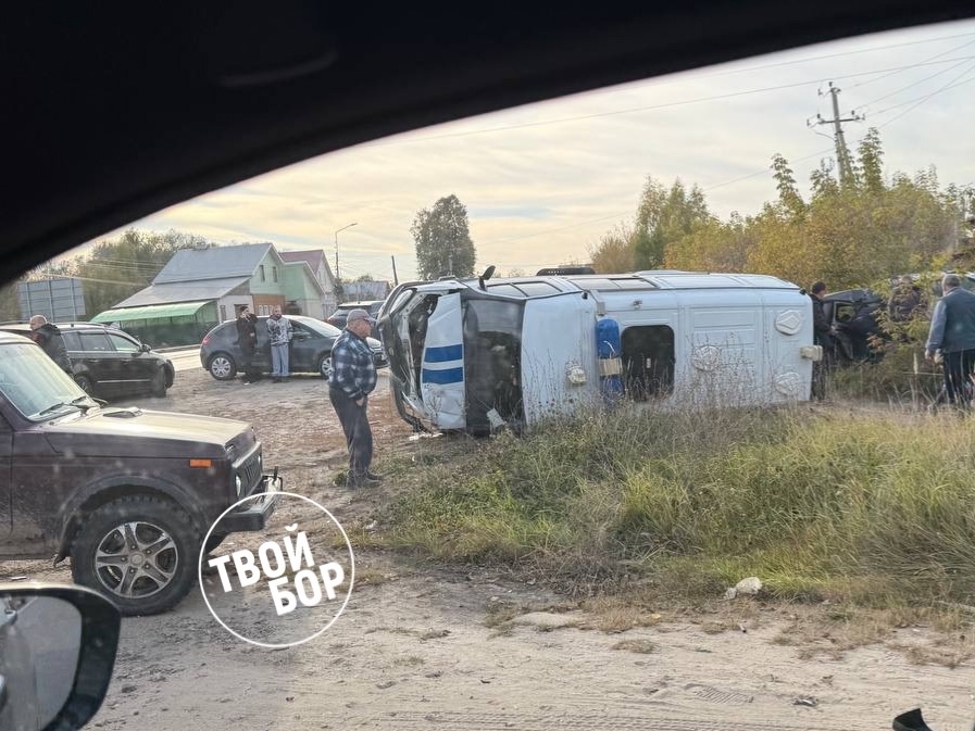 Момент ДТП с участием полицейского автомобиля на перекрёстке Нахимова и Интернациональная