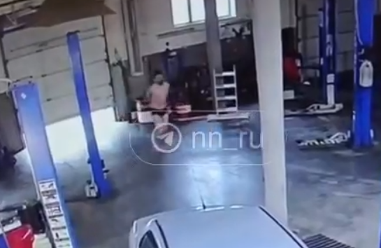 У Борского моста был задержан полуголый мужчина