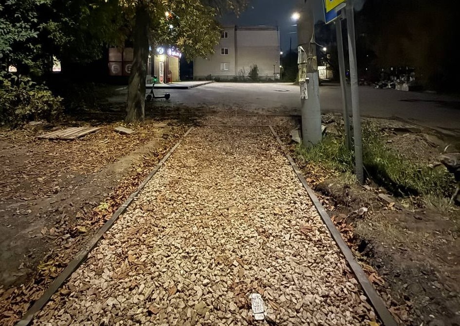 Новости от пресс-службы Борской администрации про асфальт на тротуаре на Интернациональной: