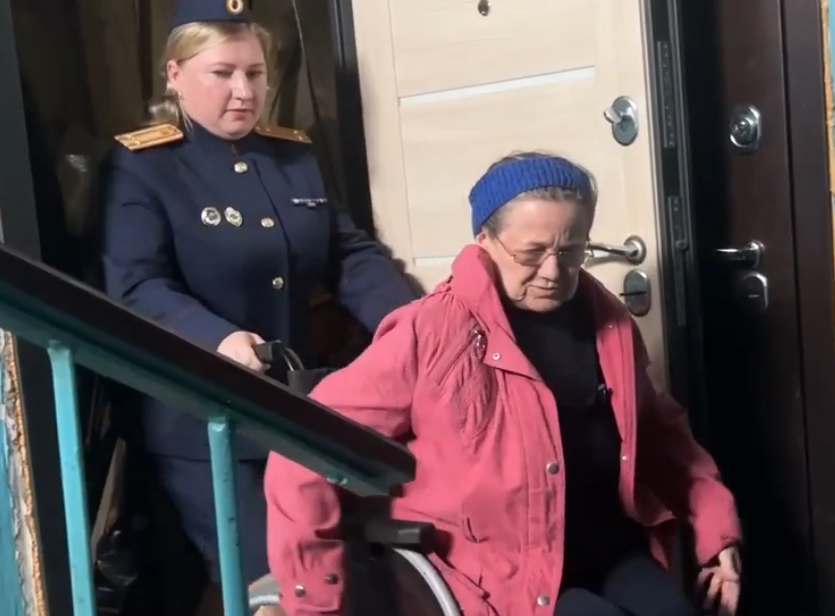 Жительница Бора поблагодарила следователей за помощь в установке пандуса