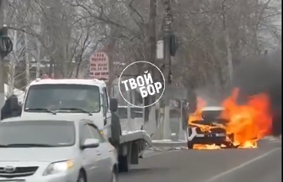 На Стеклозаводском шоссе сгорел автомобиль