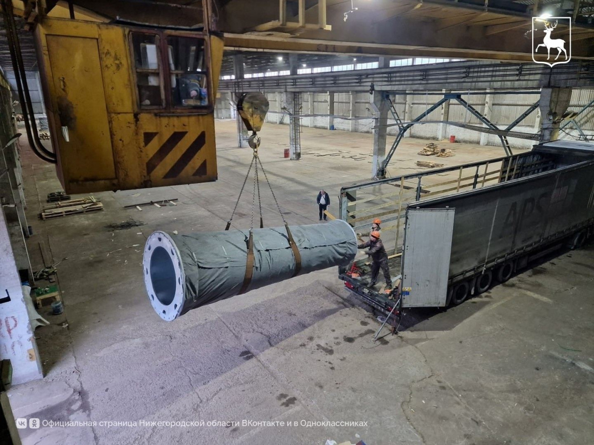 Первые опоры для канатной дороги через Оку доставлены в Нижний Новгород