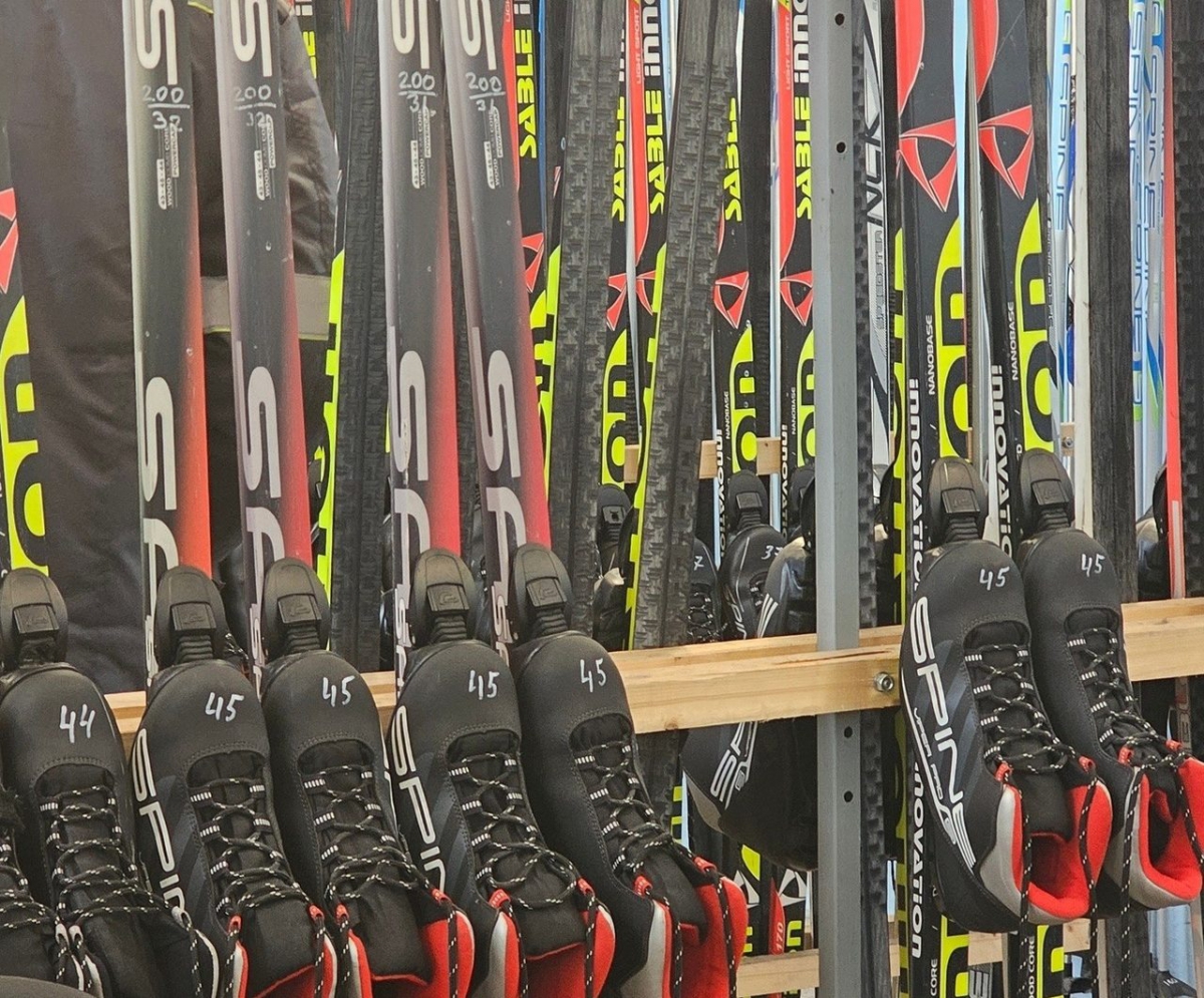 В ФОКе «Кварц» открылся прокат коньков и лыж