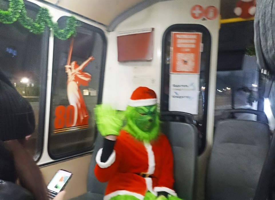 На автобусе по пути в Октябрьский замечен похититель Рождества