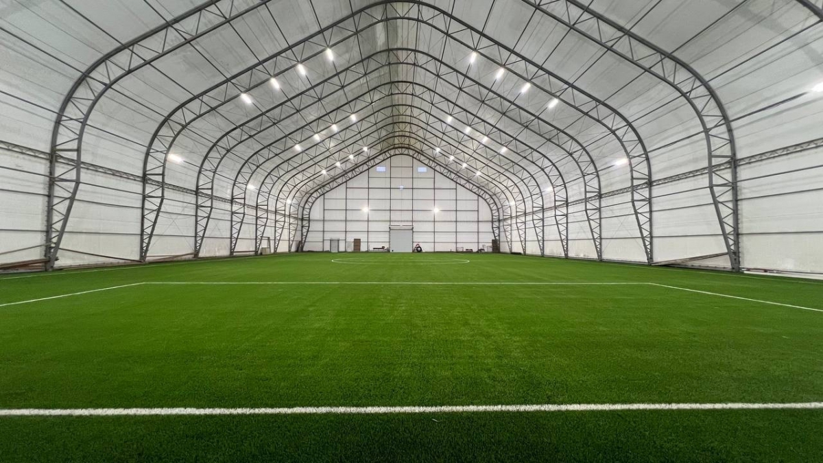 На Бору появился второй футбольный манеж