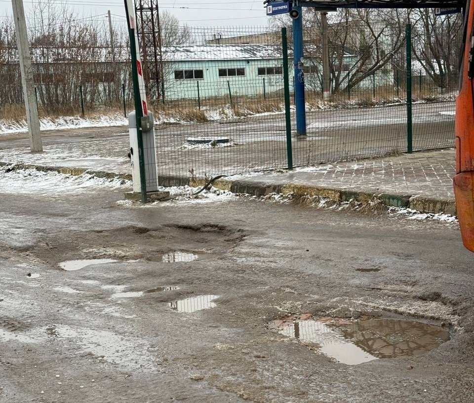 Ремонт территории вокзала обещают лишь в следующем году?