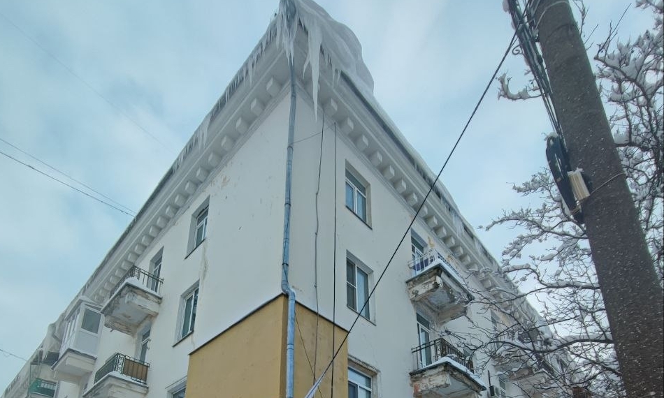 Опасность над головой!