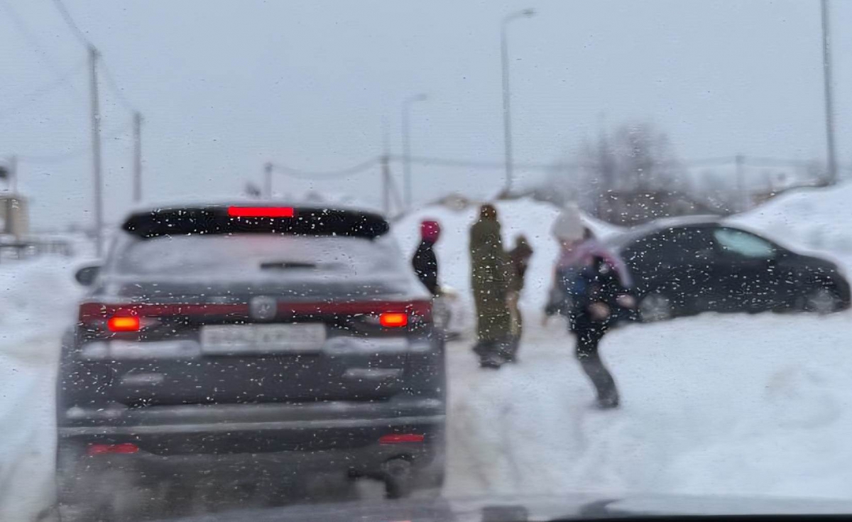 Борчан злят однополосные зимние дороги