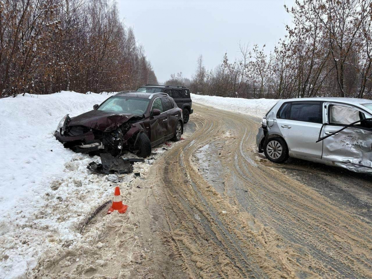 ДТП с четырьмя пострадавшими произошло на Бору