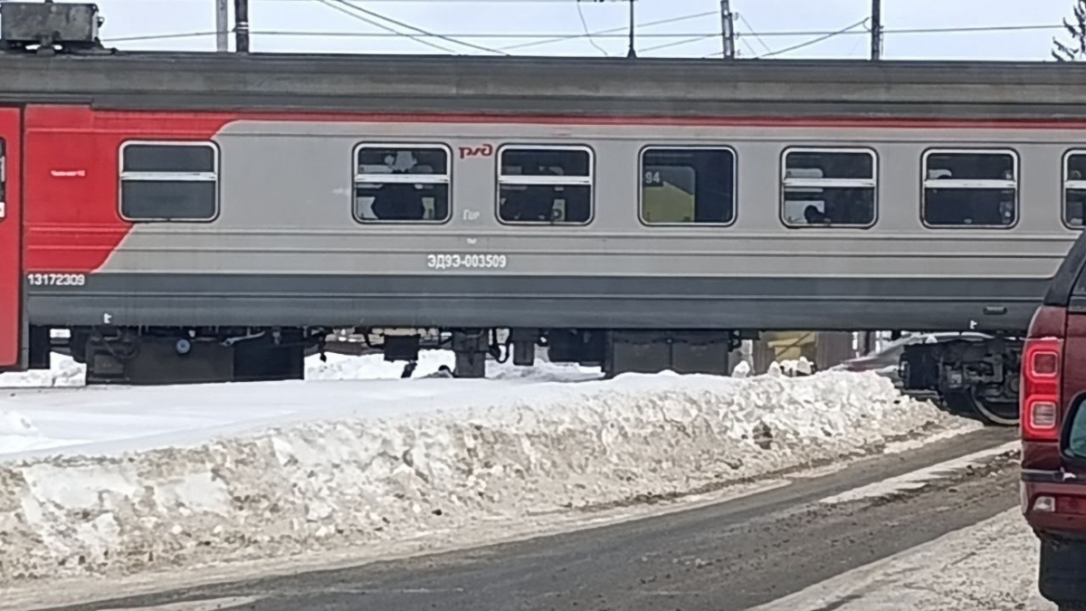 Электричка сбила 59‑летнего мужчину на Бору