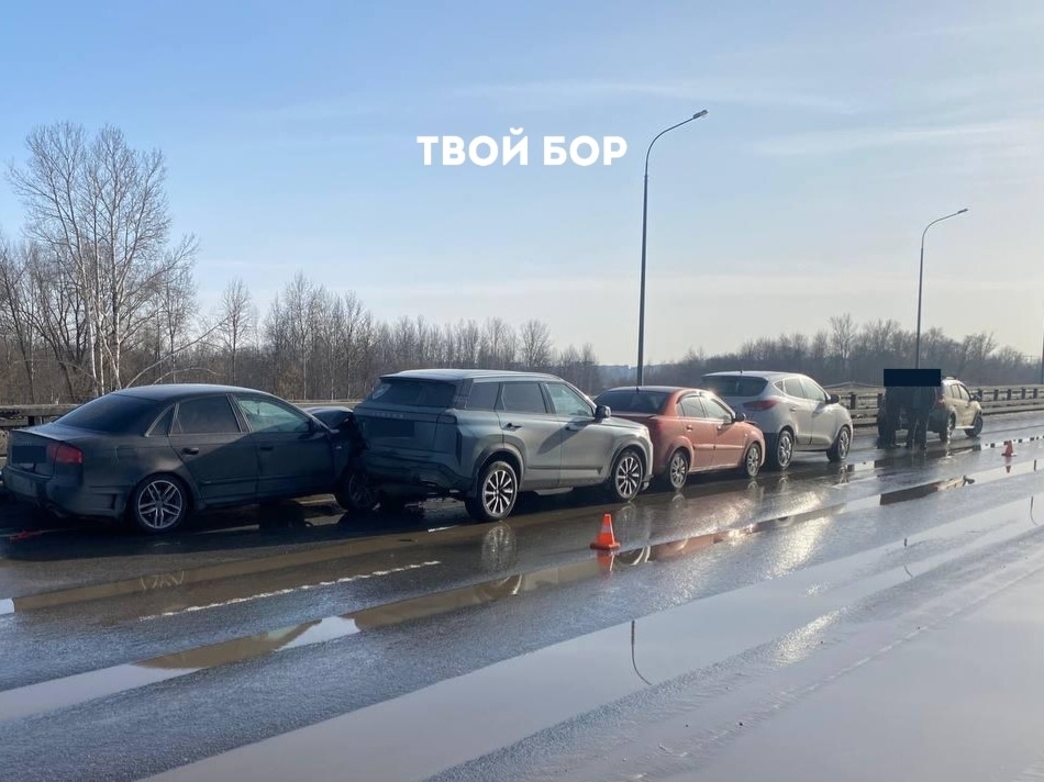 Две массовые аварии на одном участке дороги с разницей в 25 минут произошли на дамбе в сторону НН