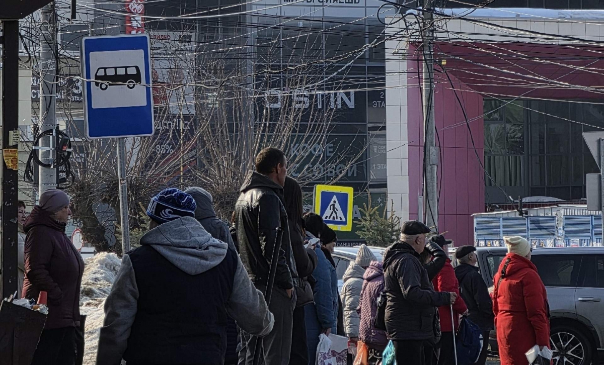 Канатку закрыли, а в автобусах давка?