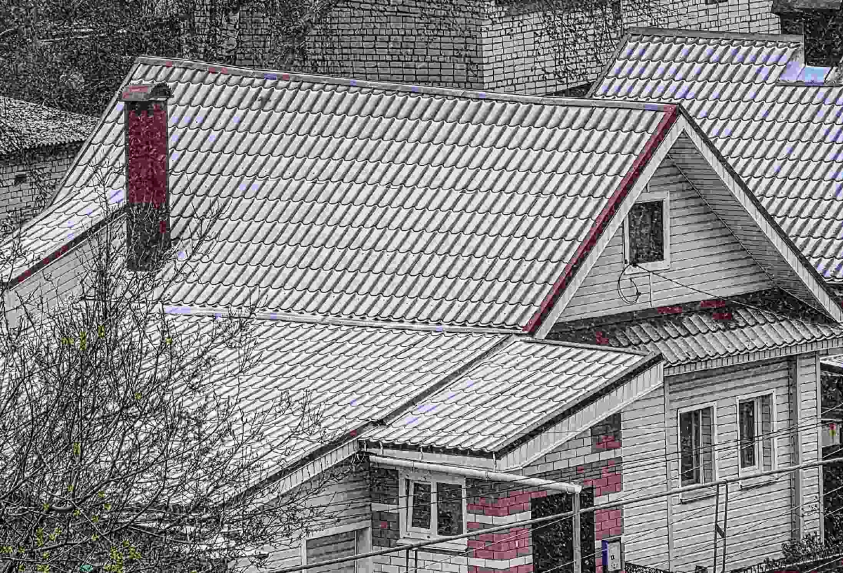 Весна, холода, одинокие дома...