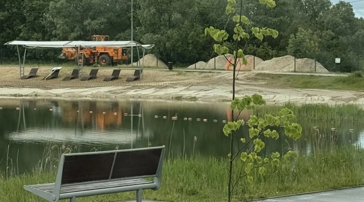 На Юрасовское завезли свежий песок