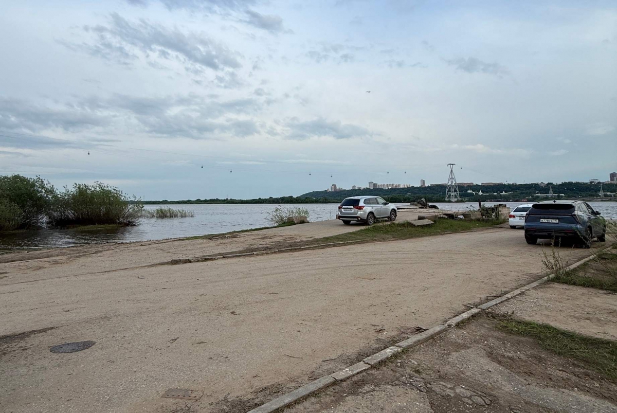 Дорога к паромной переправе свободна от воды