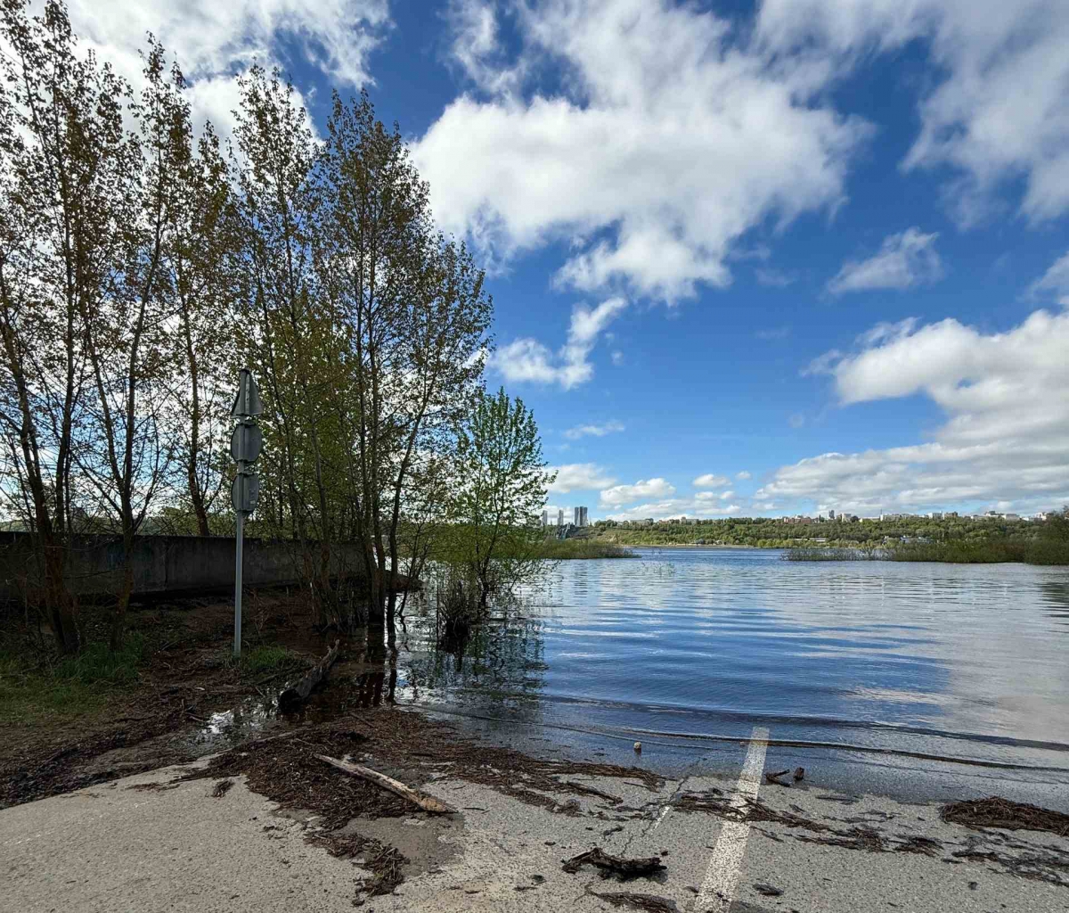 Уровень воды в Волге не уменьшается