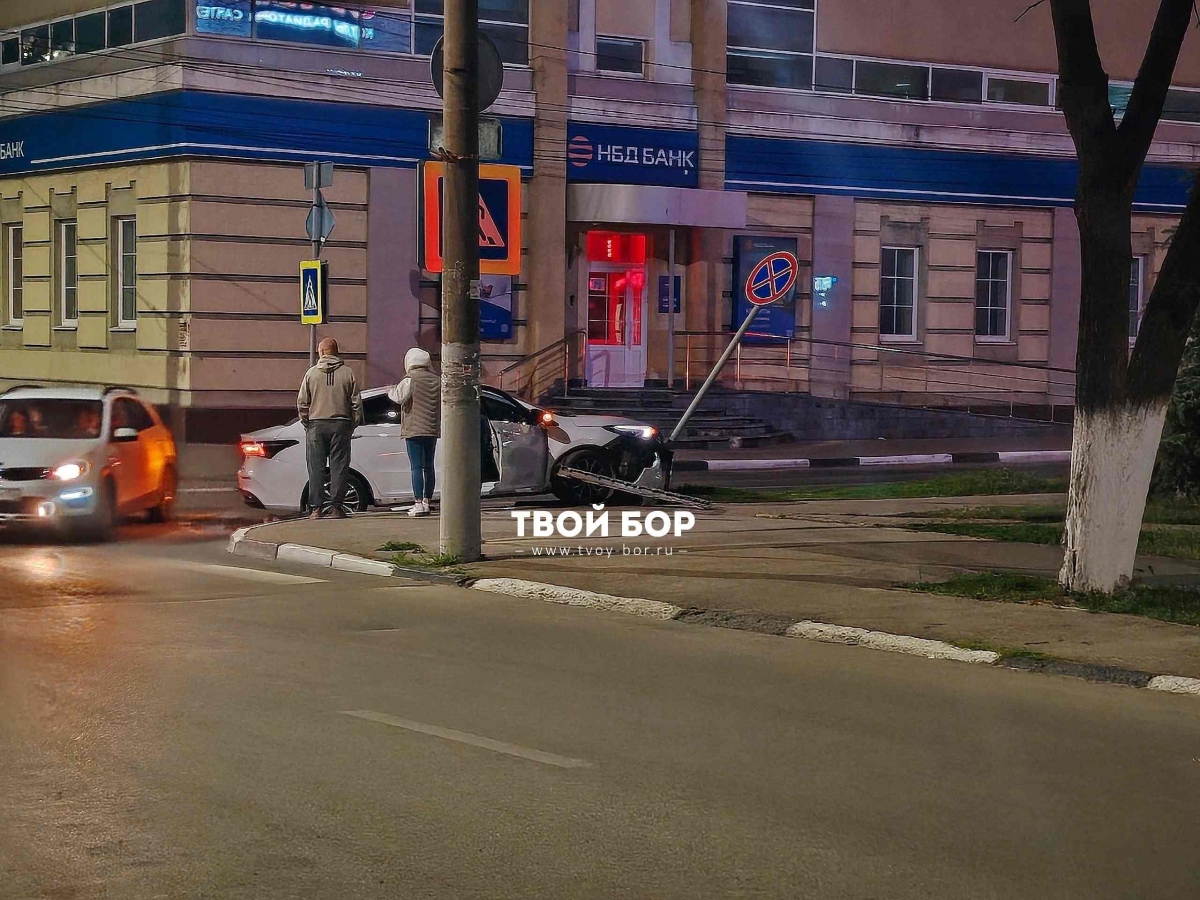 Похоже, на Бору объявили сезон охоты...