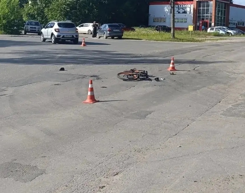 В Октябрьском произошла авария с велосипедистом