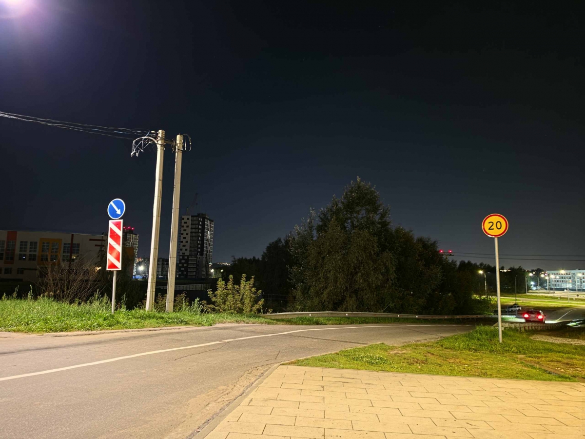 По пути к новой школе установили дополнительные дорожные знаки