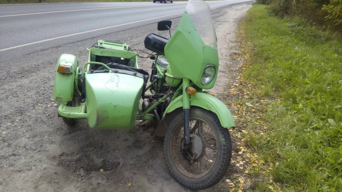 Молодой мужчина на мотоцикле, пьяный и без прав выехал на дорогу