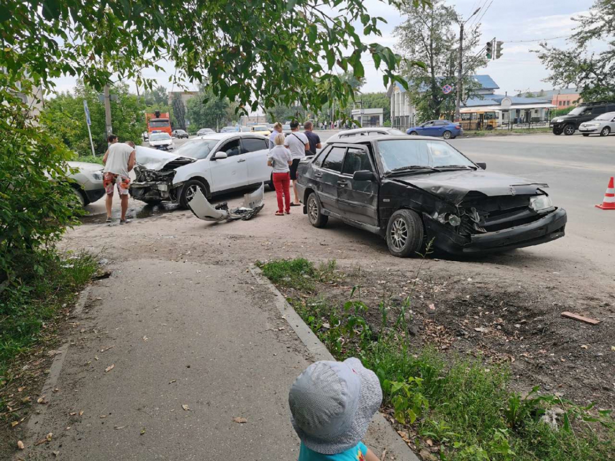Стали известны подробности тройной аварии на вокзале