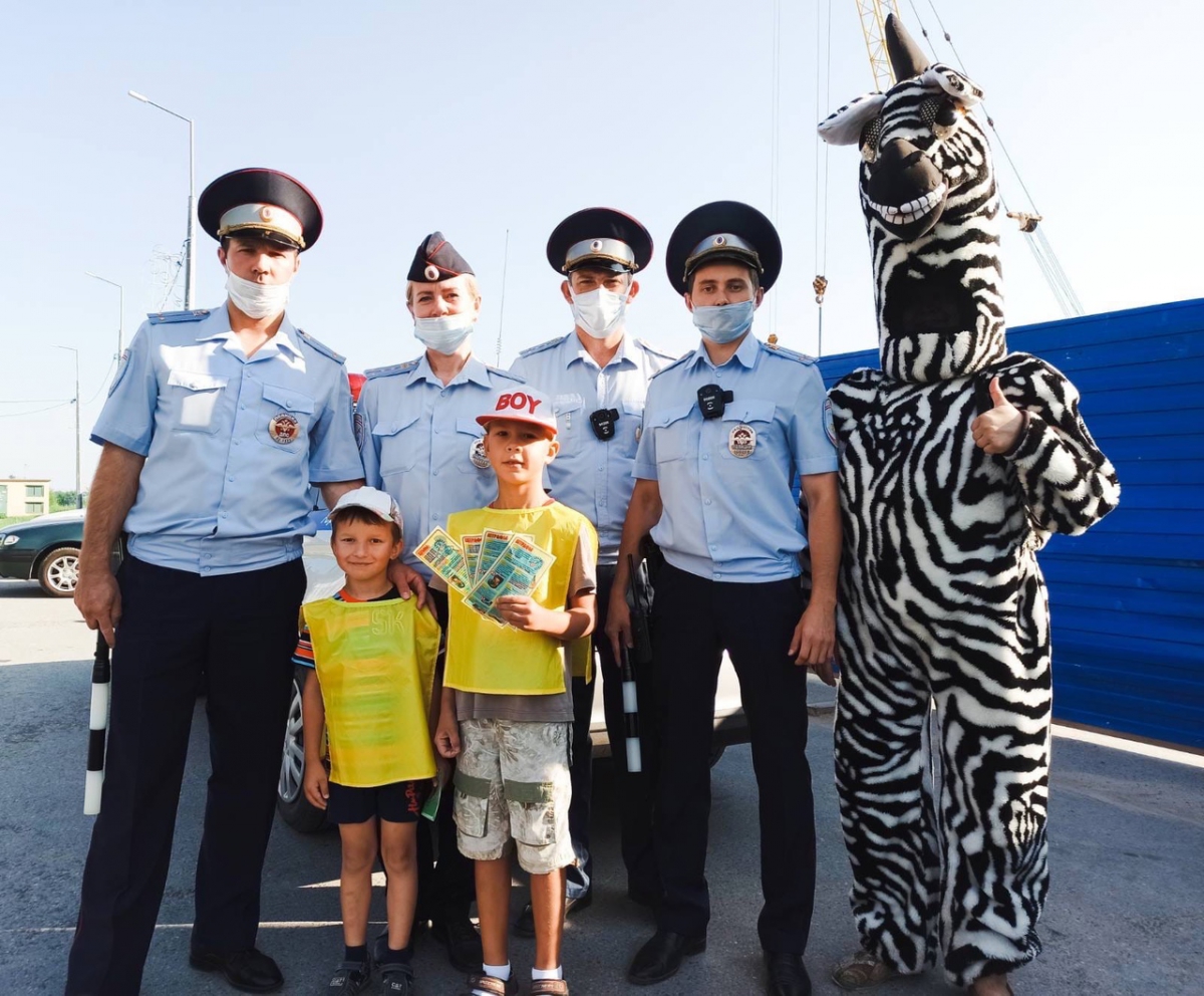 На Бору сотрудники ГИБДД провели масштабную профилактическую акцию «Лето - это маленькая жизнь»