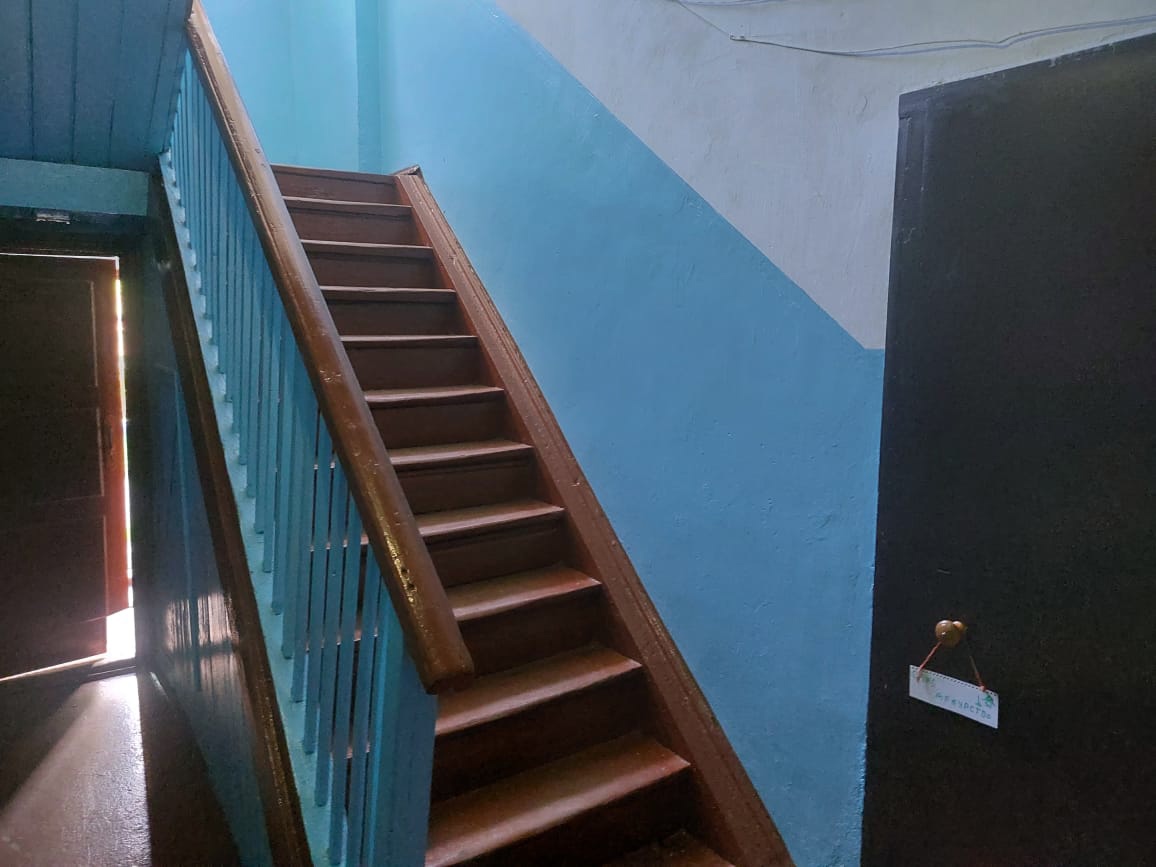 Домоуправляющая компания срочно отремонтировала подъезд после внеплановой проверки